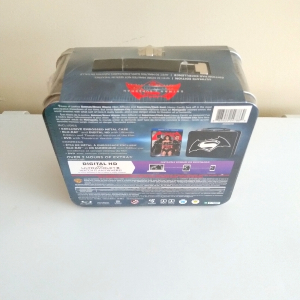 Batman VS Superman DVD, Blu-ray, Digital HD Special Edition Metal Lunch Box! - Picture 2 of 8